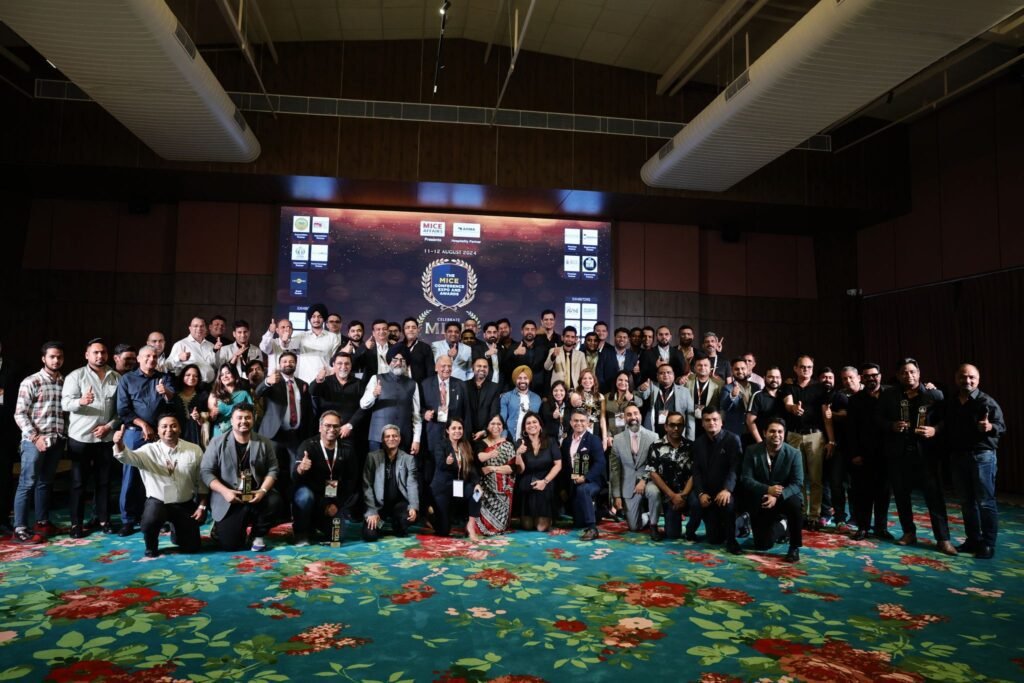 𝑨𝒏𝒐𝒕𝒉𝒆𝒓 𝑭𝒆𝒂𝒕𝒉𝒆𝒓 𝒊𝒏 𝒕𝒉𝒆 𝑯𝒂𝒕 𝒐𝒇 𝑨𝑺𝑷𝑰𝑹𝑬